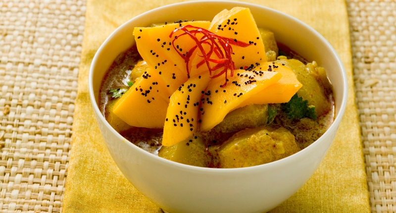 Curry jamaicano con mango picante, comida viral del Caribe