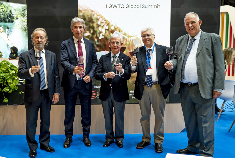 Presentación en FITUR del I Congreso Mundial de Enoturismo organizado por la OMET.