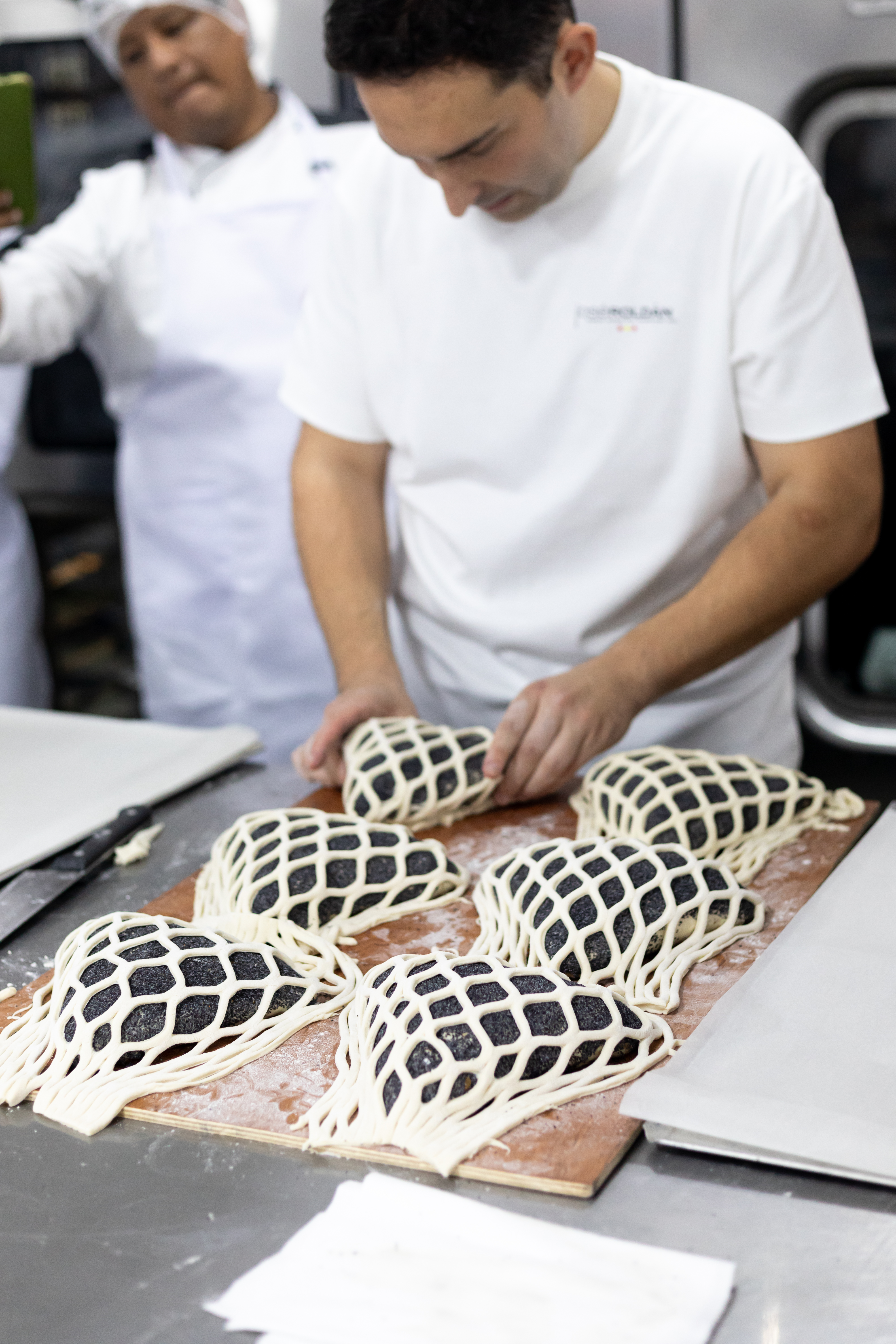 José Roldán, terminando una de sus elaboraciones (foto cedida por el entrevistado)