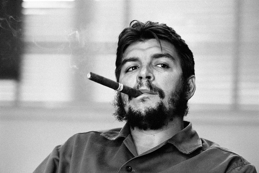 habanos-che-ernesto-guevara-fumando-habanos