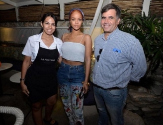 La cantante Rihanna visita restaurante cubano