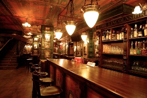 Los bares y restaurantes no levantan cabeza en España