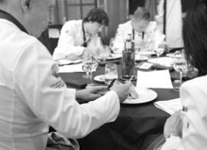 Ocho cocineros y cuatro camareros se disputan entrar en la élite de la alta gastronomía