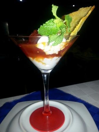 Dulce de tomate con tejas de queso frito