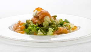 Ensalada de verduras al vapor con Salmón Noruego Ahumado