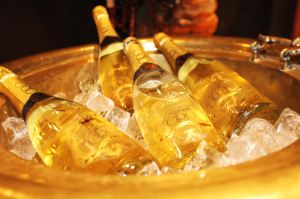  Thepaex Oro,una cava refrescante con partículas de oro, ideal para el verano 