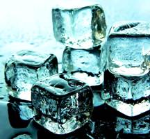 Hielo, el mejor amigo en el bar