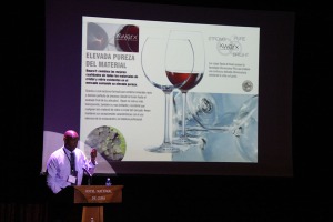 Dos copas y un mismo vino