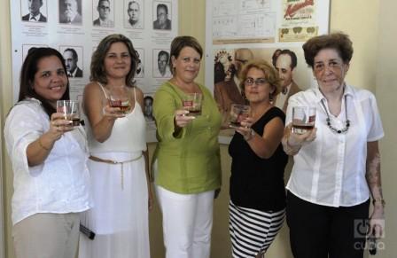 Cinco mujeres aspiran a maestras del ron cubano
