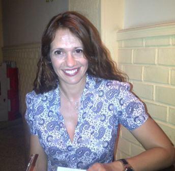 María Marta Auad, y su tienda-fábrica Alfajores Sol de Oro Café 