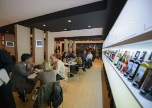 Bodegas Torres presenta en Alimentaria nuevos vinos para la restauración 