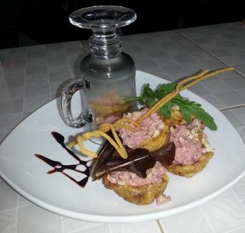Tostones rellenos con jamón y queso