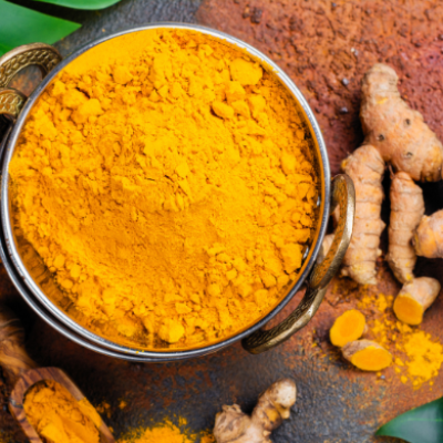 Cúrcuma en polvo y en raíz