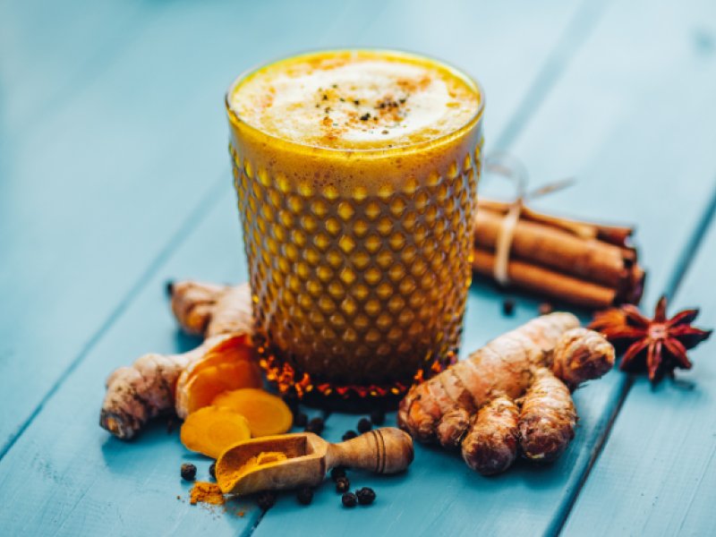 leche con cúrcuma