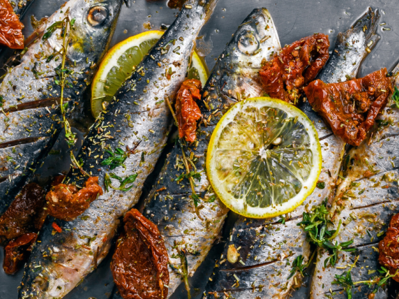 Alicante celebra sus Hogueras entre sardinas y pólvora
