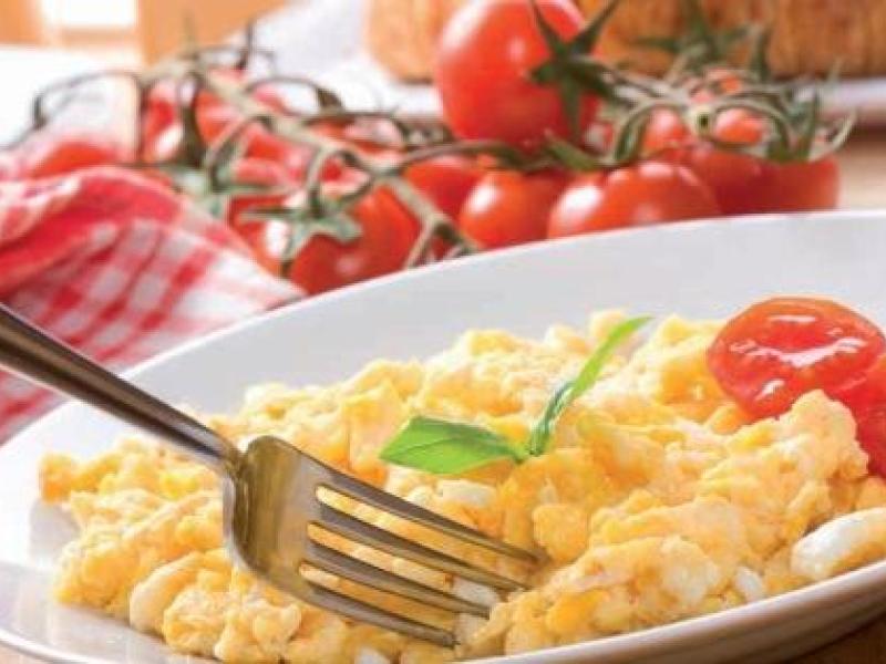Huevos: seguridad, manipulación, y trucos en la cocina