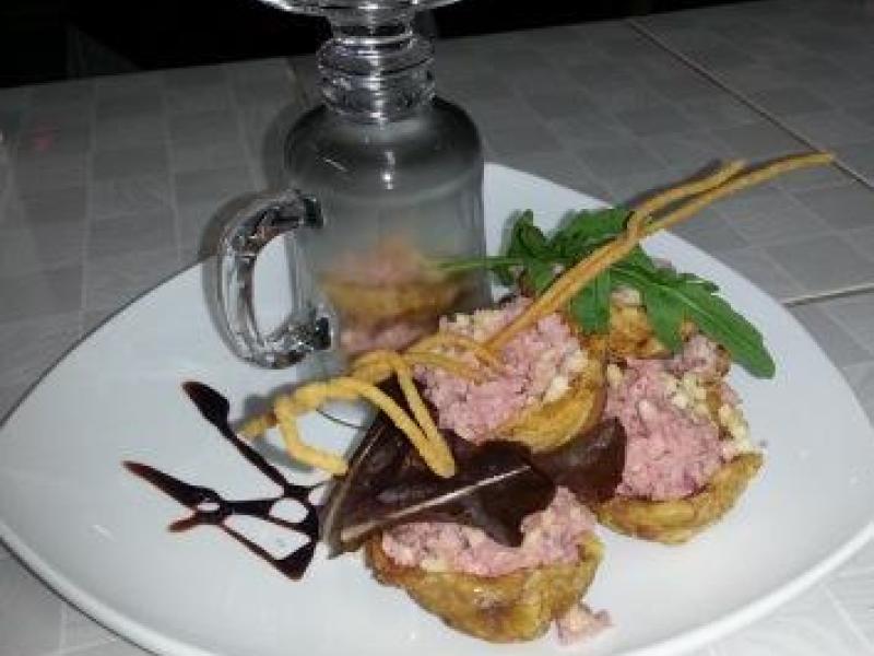 Tostones rellenos con jamón y queso
